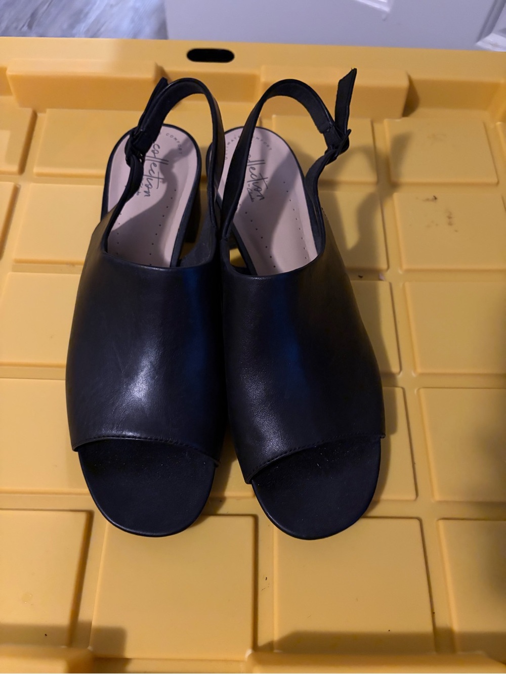 Clarks  Women's Black Leather Slingback Sandals